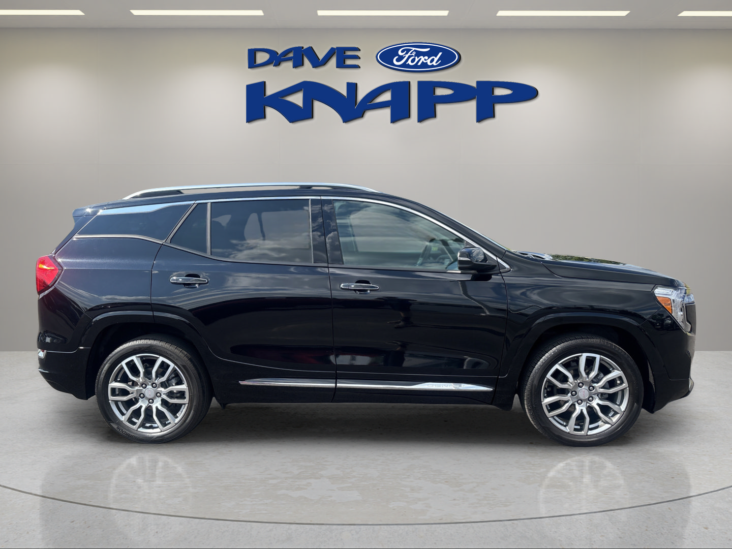Used 2024 GMC Terrain Denali w/ LPO, Floor Liner Package AWD/4WD image 8