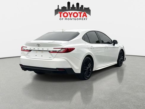 Used 2025 Toyota Camry SE image 3