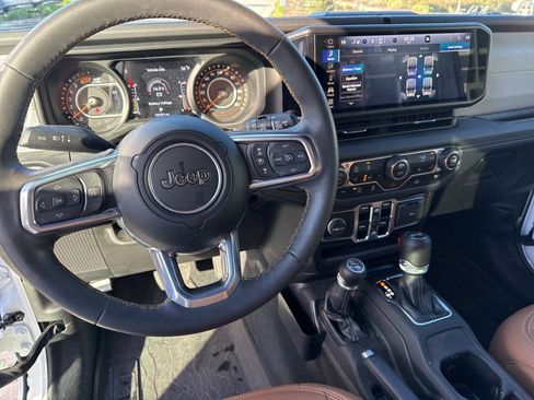 Used 2024 Jeep Wrangler Sahara image 12