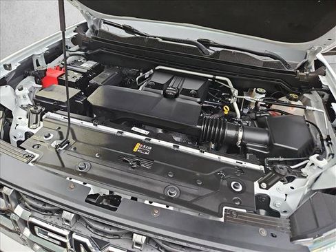 Used 2025 GMC Canyon AT4 w/ Technology Plus Package AWD/4WD image 23