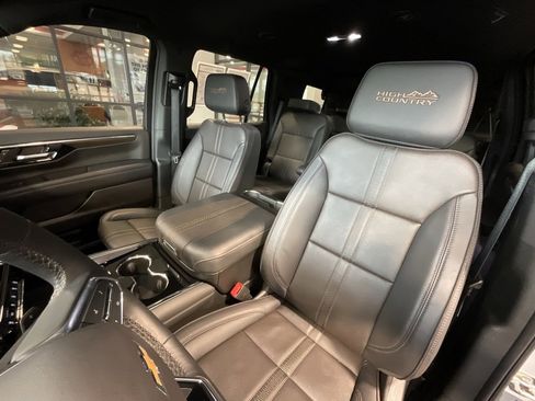 Used 2025 Chevrolet Tahoe High Country image 11