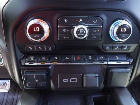 Used 2022 GMC Sierra 3500 Denali AWD/4WD image 21