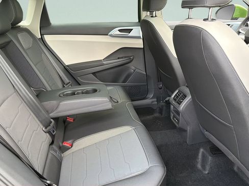 New 2026 Volkswagen Taos SE FWD image 30