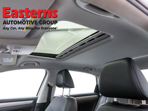 Used 2022 Volkswagen Passat 2.0T SE image 57