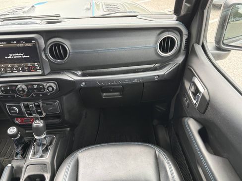 Used 2022 Jeep Wrangler Unlimited Rubicon 4xe w/ Cold Weather Group AWD/4WD image 16