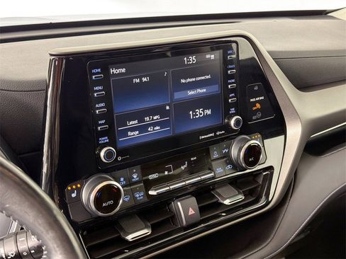 Used 2022 Toyota Highlander XLE image 13