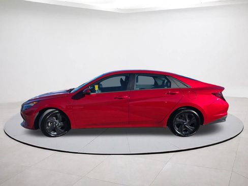 Used 2022 Hyundai Elantra SEL image 4