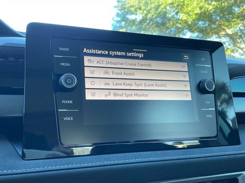 New 2026 Volkswagen Taos SE image 13