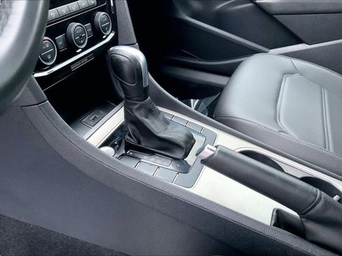 Used 2022 Volkswagen Passat 2.0T SE image 15