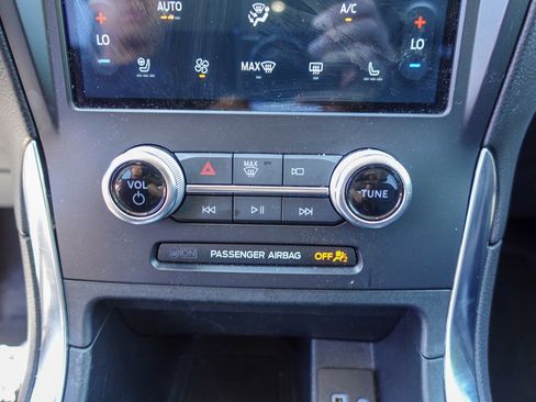 Used 2024 Ford Edge Titanium image 19