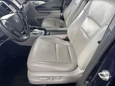 Used 2018 Honda Pilot Touring image 12
