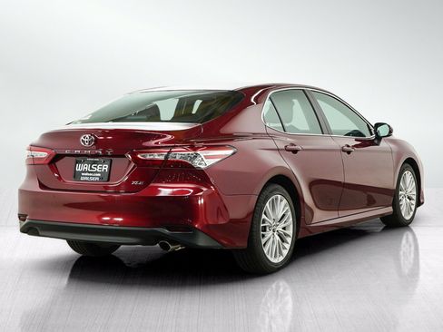 Used 2018 Toyota Camry XLE FWD image 5