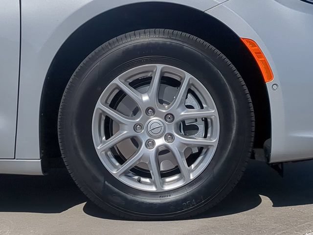 New 2026 Chrysler Pacifica Select FWD image 11
