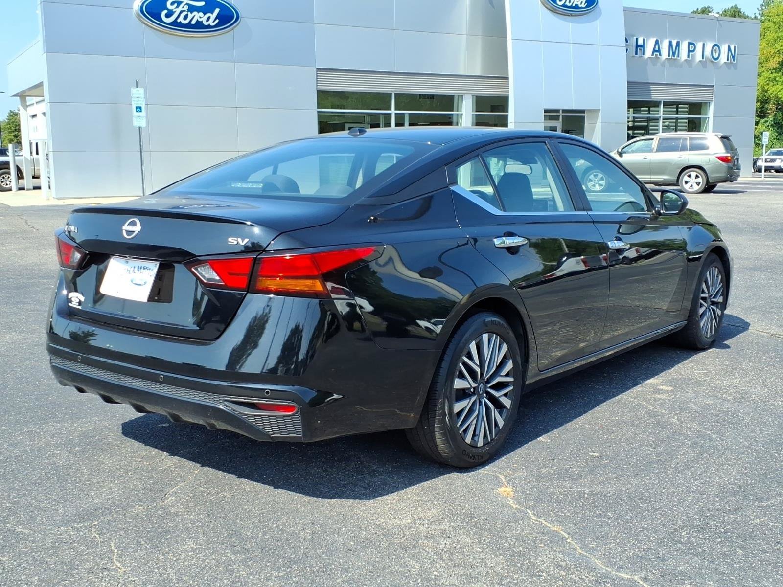 Used 2024 Nissan Altima 2.5 SV FWD image 24