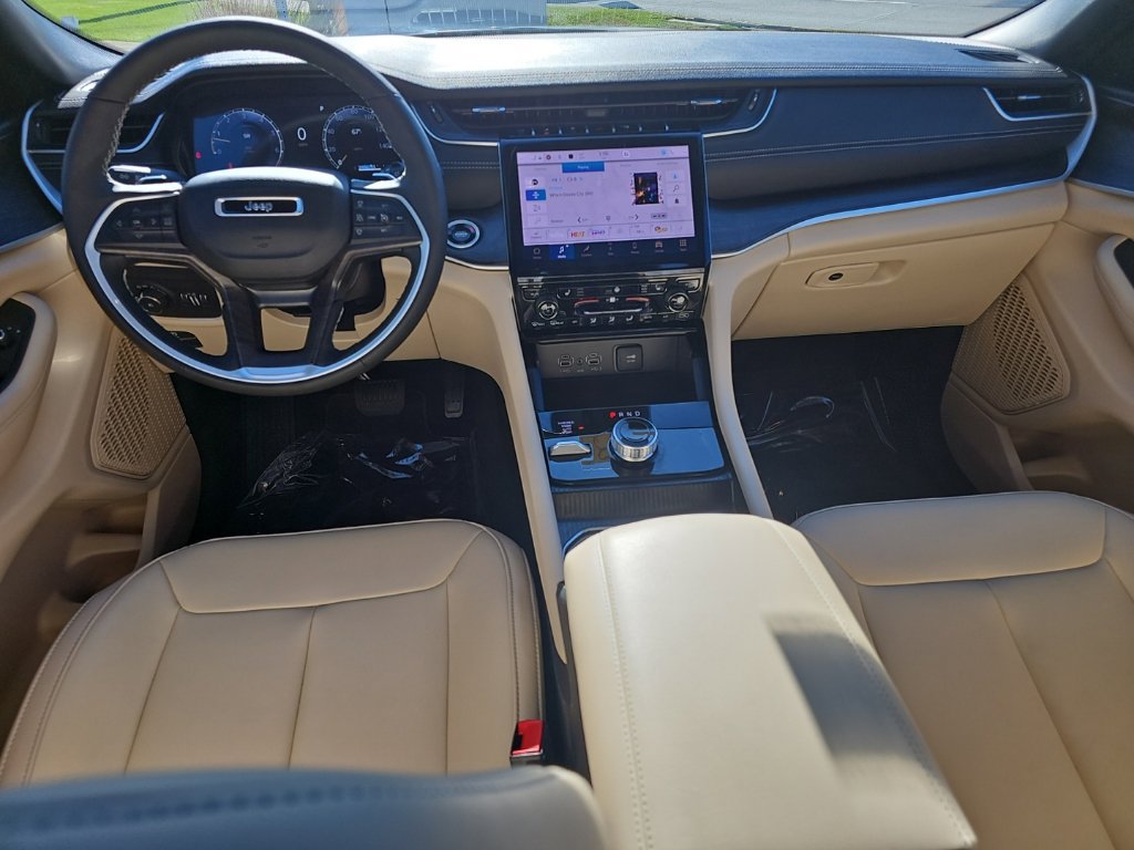 Certified 2025 Jeep Grand Cherokee Limited AWD/4WD image 19