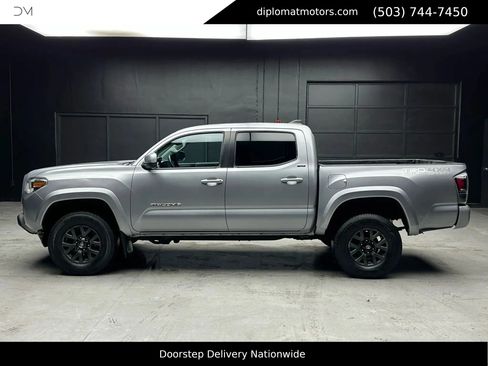 Used 2021 Toyota Tacoma SR5 image 3