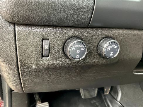 Used 2022 Chevrolet Colorado LT w/ LT Convenience Package image 10