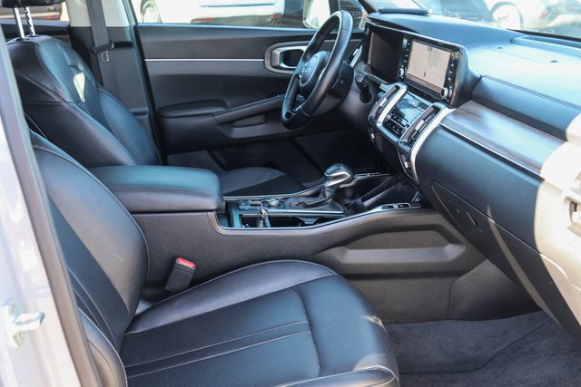 Used 2022 Kia Sorento EX w/ Panoramic Sunroof Package FWD image 17