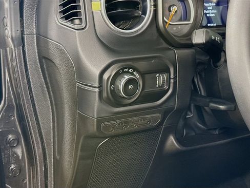 Used 2025 Jeep Wrangler Unlimited Sahara AWD/4WD image 10