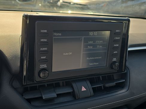 Used 2019 Toyota RAV4 LE FWD image 21