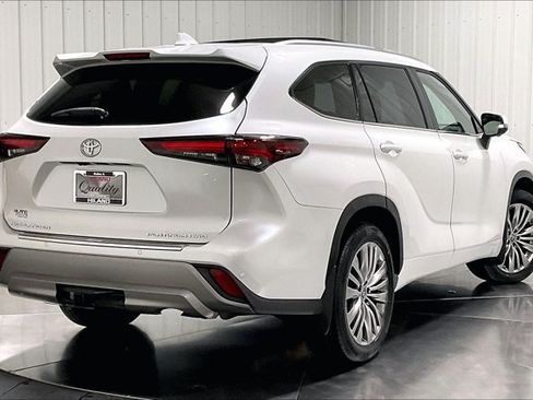Used 2024 Toyota Highlander Platinum AWD/4WD image 13