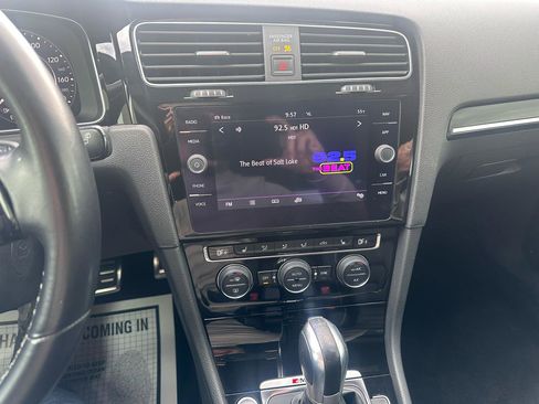 Used 2018 Volkswagen Golf R 4-Door image 15