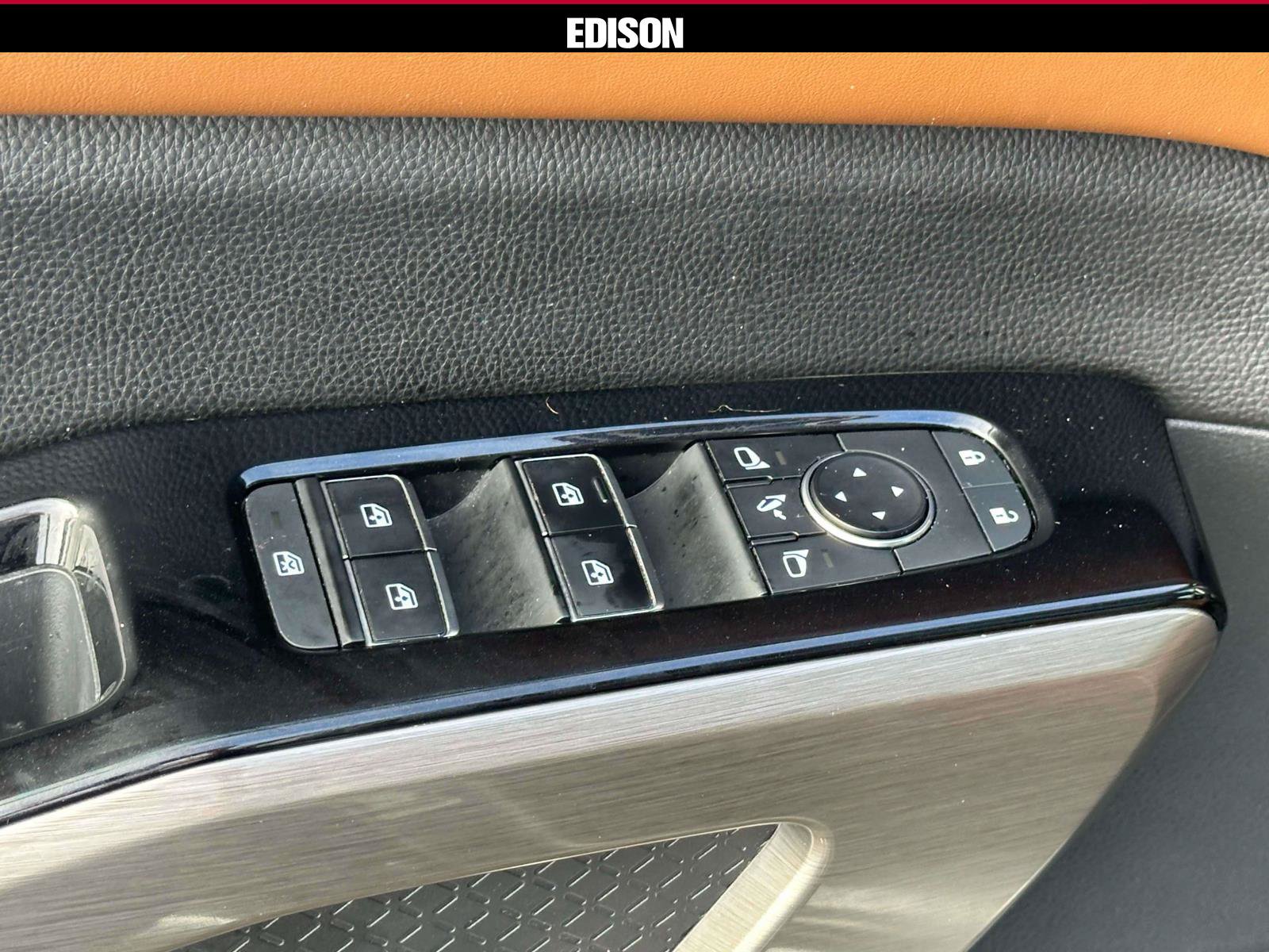 Used 2022 Nissan Pathfinder Platinum w/ Cargo Package AWD/4WD image 17