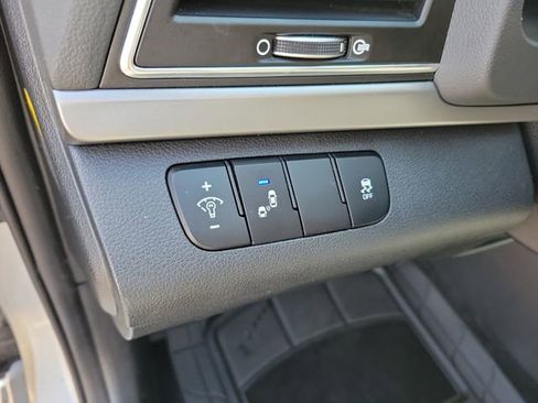 Used 2017 Hyundai Elantra Value Edition w/ Cargo Package FWD image 18