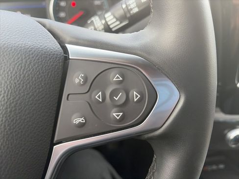 Used 2023 Chevrolet Traverse LT FWD image 16