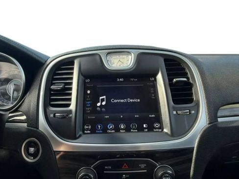 Used 2019 Chrysler 300 Touring RWD image 23