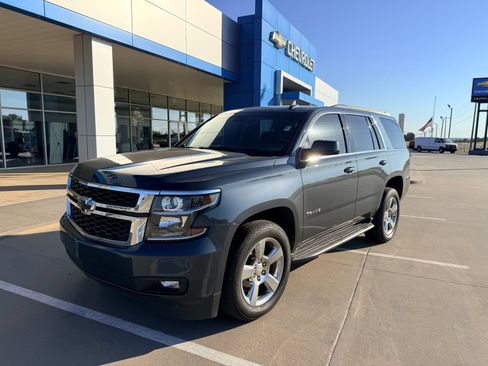 Used 2020 Chevrolet Tahoe LT w/ Luxury Package AWD/4WD image 2