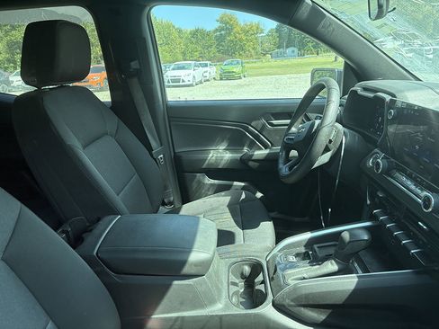 Used 2024 Chevrolet Colorado W/T w/ WT Convenience Package II RWD image 5