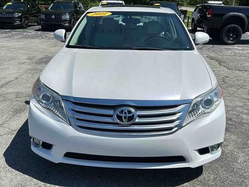 Used 2011 Toyota Avalon Limited FWD image 3