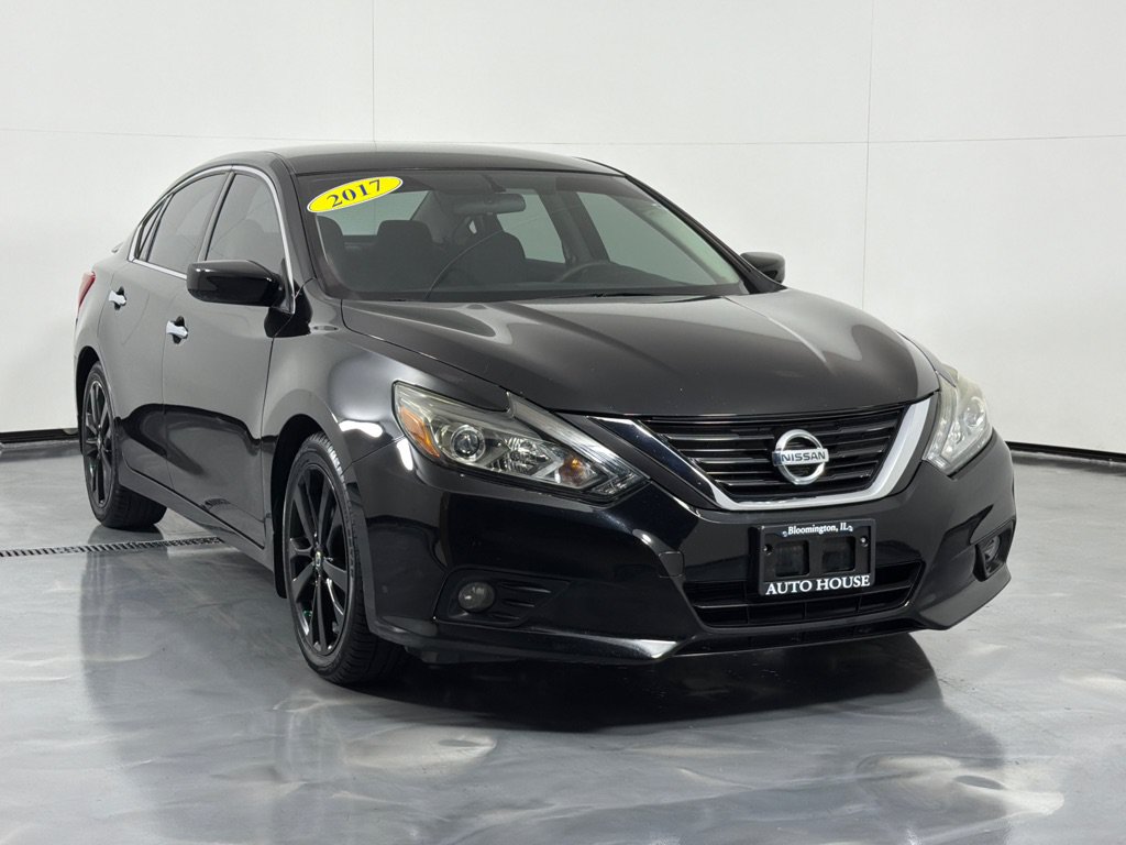 Used 2017 Nissan Altima 2.5 SR w/ Midnight Edition Package FWD image 3