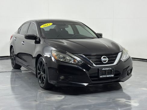 Used 2017 Nissan Altima 2.5 SR w/ Midnight Edition Package FWD image 3