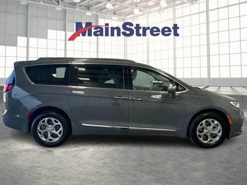 Used 2021 Chrysler Pacifica Limited w/ Premium & Safety Sphere Group AWD/4WD image 6