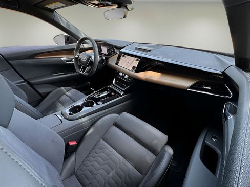 Used 2022 Audi e-tron GT Premium Plus AWD/4WD image 23