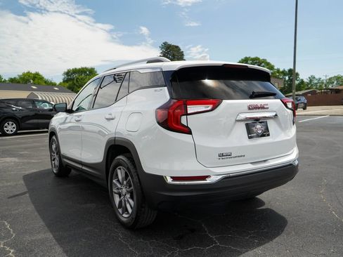 Used 2024 GMC Terrain SLT FWD image 3
