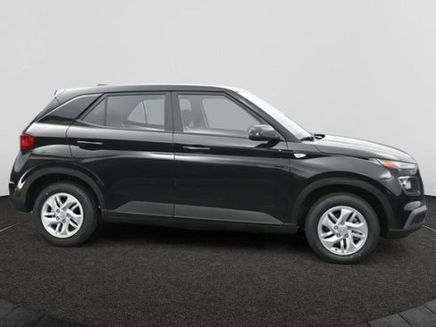 Used 2025 Hyundai Venue SE image 8