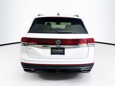 Used 2024 Volkswagen Atlas SE w/ Panoramic Sunroof Package image 7