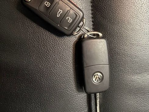 Used 2014 Volkswagen Tiguan S image 44