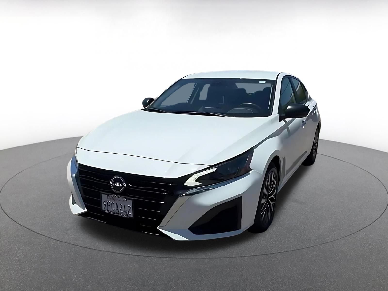 Used 2025 Nissan Altima 2.5 SV FWD image 6