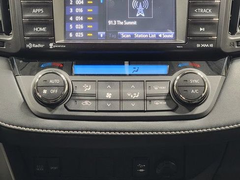 Used 2017 Toyota RAV4 XLE AWD/4WD image 21