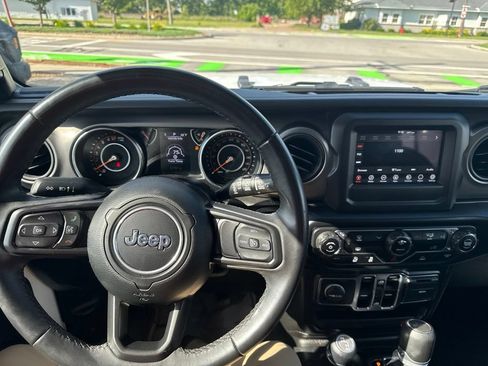 Used 2022 Jeep Wrangler Unlimited Sport AWD/4WD image 10