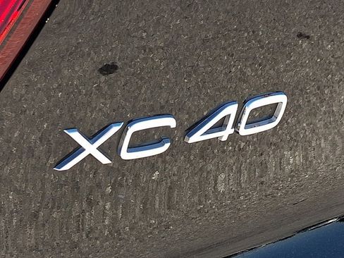 Used 2024 Volvo XC40 B5 Plus w/ Protection Package Premier AWD/4WD image 32