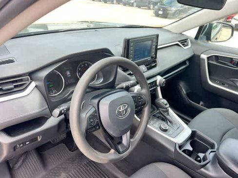 Used 2021 Toyota RAV4 LE AWD/4WD image 15