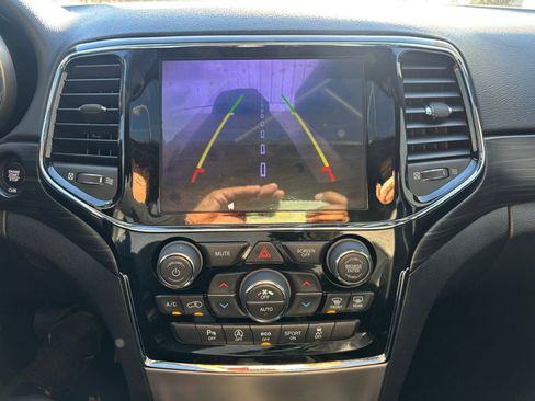 Used 2019 Jeep Grand Cherokee Altitude image 24