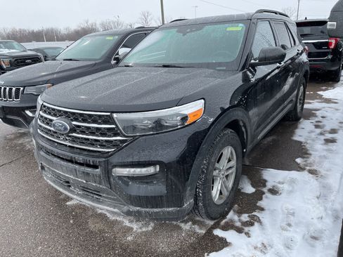 Used 2021 Ford Explorer XLT w/ Equipment Group 202A image 3