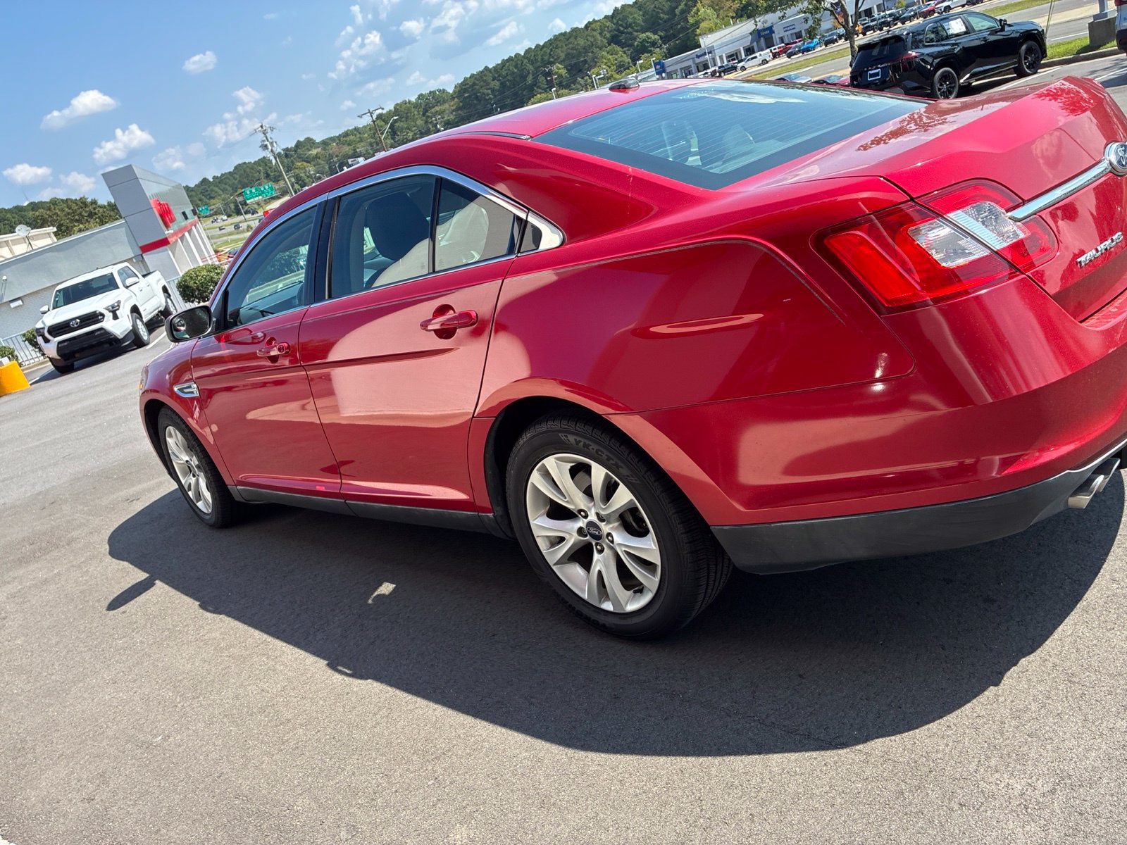 Used 2011 Ford Taurus SEL FWD image 19