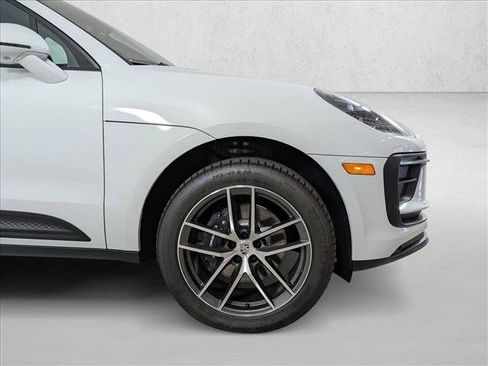 New 2026 Porsche Macan image 22